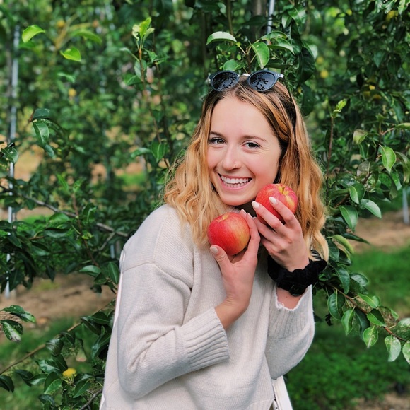 Meet your Posher, Elena - Picture 1 of 1